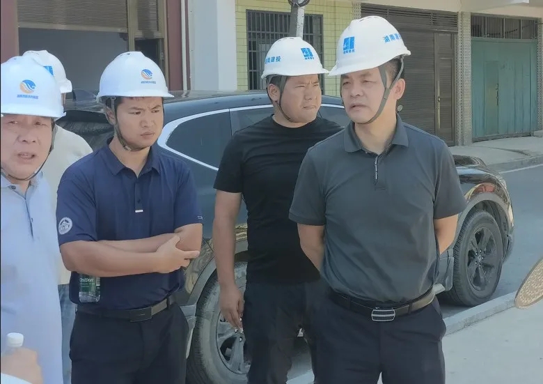 李洪波帶隊督導(dǎo)小淹集鎮(zhèn)防護(hù)工程項目建設(shè)